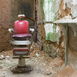 11 Photos of Decaying Abandoned Interiors